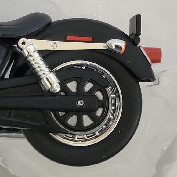 Hallmark Keepsake 2006 FXDBI Dyna Street Bob Harley Davidson Motorcycle Ornament - Picture 8 of 10